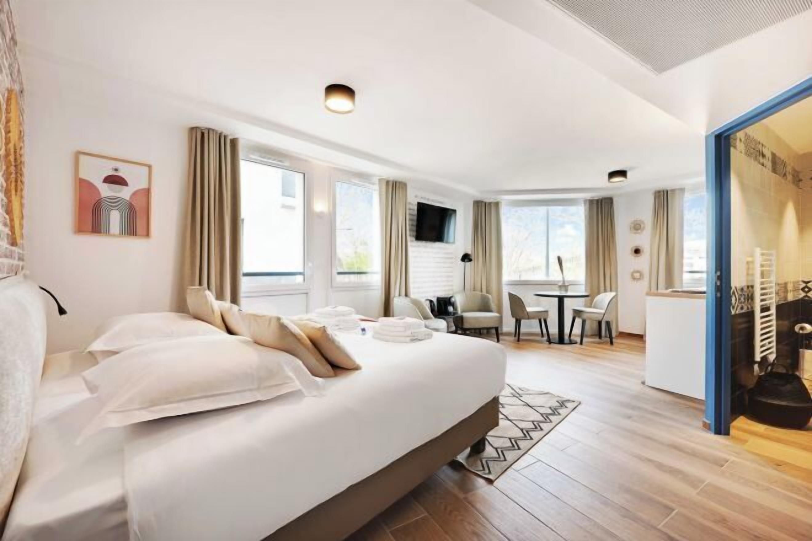 Hochwertige Bettwaren, Tempur-Pedic-Betten, Verdunkelungsvorhänge