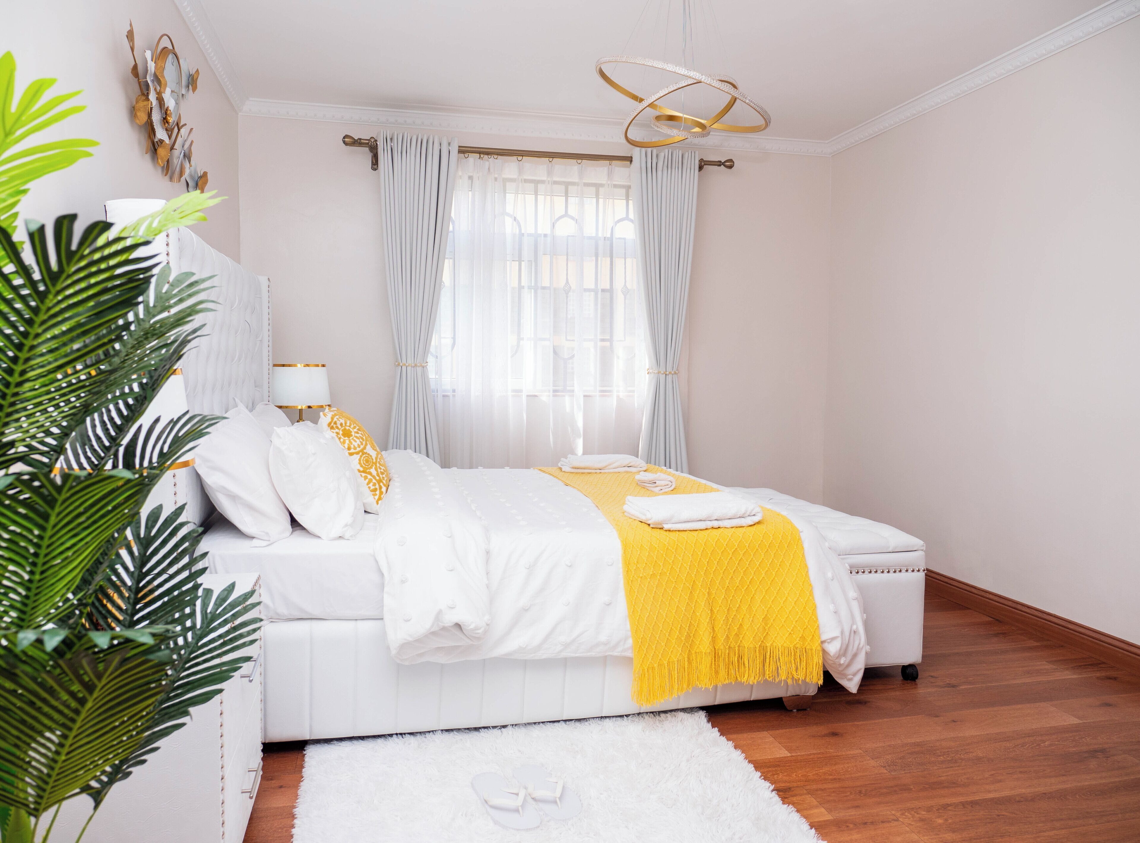 3 habitaciones, tabla de planchar con plancha, wifi y ropa de cama 