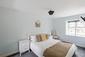 4 Schlafzimmer, Reisekinderbett, WLAN, Bettwäsche