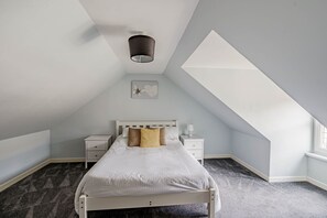 4 bedrooms, travel cot, WiFi, bed sheets