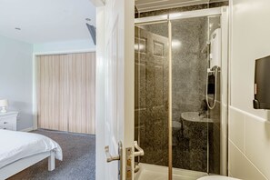 3 slaapkamers, reisbedje, wifi, beddengoed