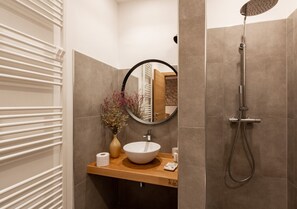 Room, Garden View, Mountainside | Bathroom