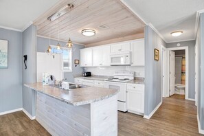 Horno, lavavajillas, cafetera y tetera y tostadora 