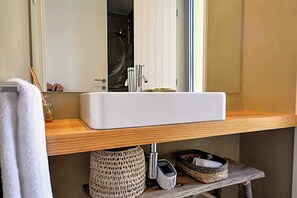 Douche, serviettes fournies