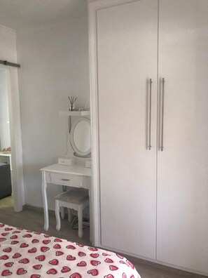 Apartment | 1 bedroom, free wired internet, bed sheets