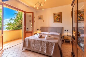 2 عدّة غرف نوم وسرير سفر وواي فاي وملاءات أسرّة