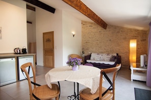 Living area - Charmante Ferienwohnung in Südfrankreich Wir Bieten 6 Charmante FW (Villevieille)