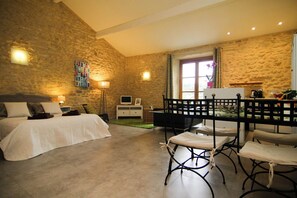 3 chambres, fer et planche à repasser, Wi-Fi, draps fournis