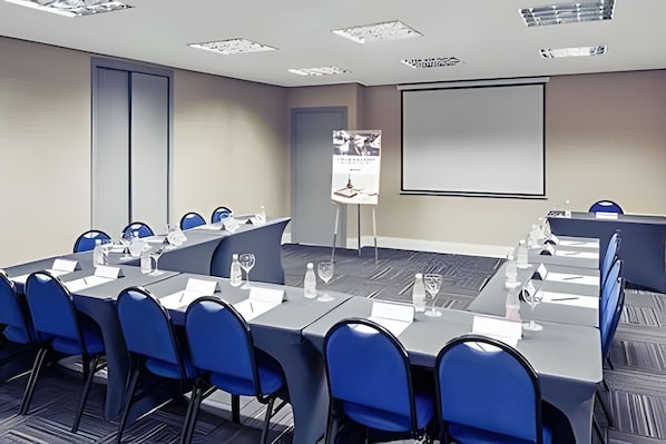 Quarto | Sala de reunião
