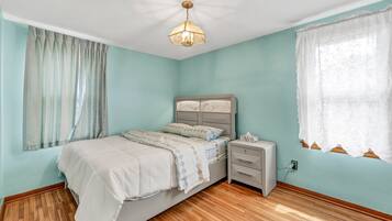 3 bedrooms, WiFi, bed sheets