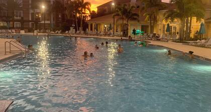 AMAZING 3-bed resort apartment in enchanting Orlando with fitness room, AC, WiFi