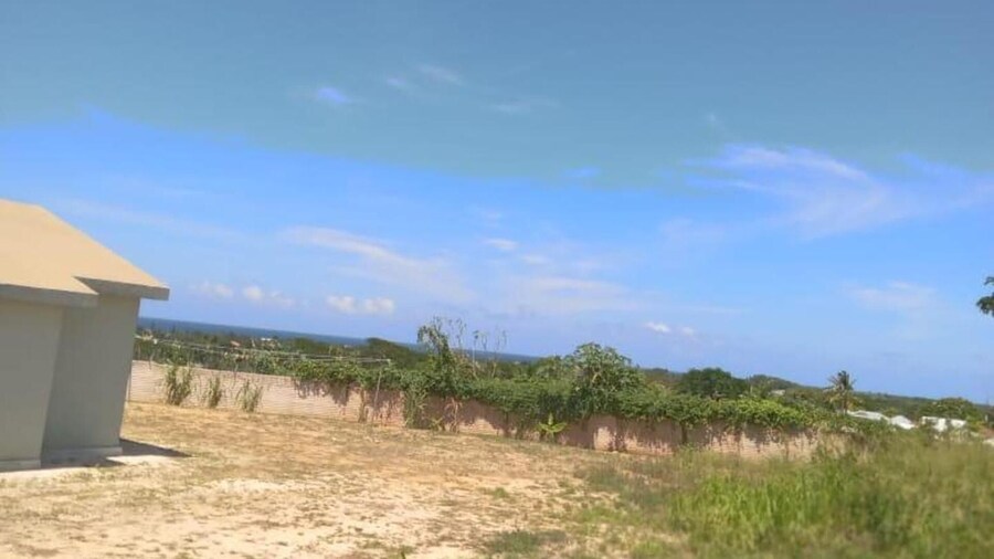 Beach-view 2 Bed Apartment Sleeps 4 - Free Parking