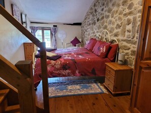 3 chambres, fer et planche à repasser, Wi-Fi, draps fournis