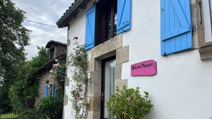 A building with a sign reading "Petite Maison" and a potted plant in front. - La Petite Maison, charming 3 bedroom Gite in Saint-Estephe, 24360, Dordogne, (Saint-Estèphe)