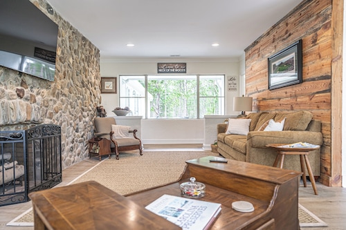 Great Reviews! Welcome Golfers & Families located on 5 Acres of Privacy!