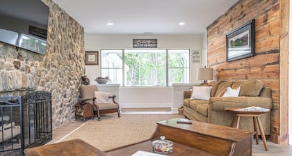 Great Reviews! Welcome Golfers & Families located on 5 Acres of Privacy!