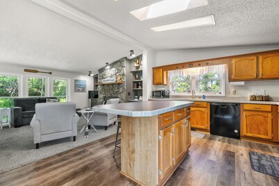 Newly Remodeled Sturgeon Bay Home - Fire Pit