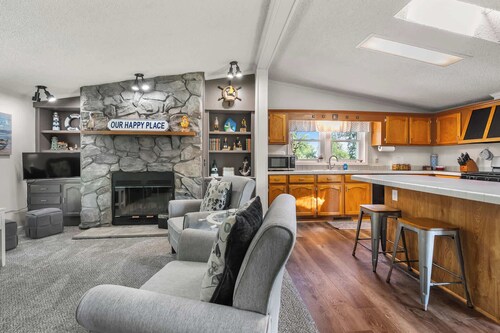 The Sweet Retreat: Newly Remodeled Sturgeon Bay Ho