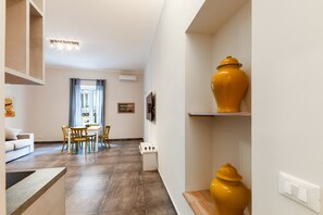 Appartement Confort | Aire de séjour | Téléviseur