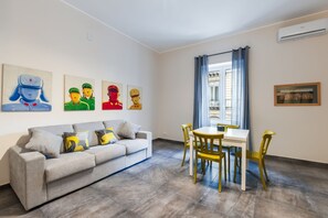 Comfort Apartment | Living area | TV - Palazzo Falcone Apartments (Palermo)