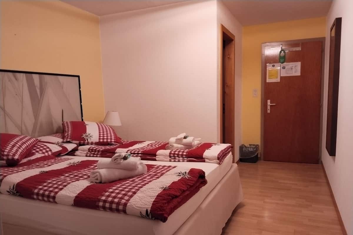1 bedroom, Egyptian cotton sheets, premium bedding, pillow-top beds