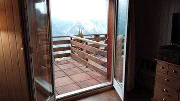 Deluxe-Doppelzimmer, Balkon, Bergblick | Terrasse/Patio