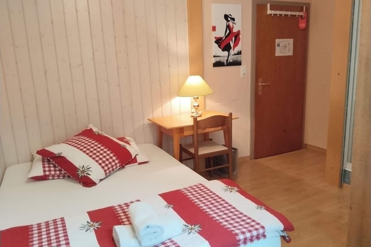 Basic Twin Room, Courtyard View | 1 bedroom, Egyptian cotton sheets, premium bedding, pillow-top beds