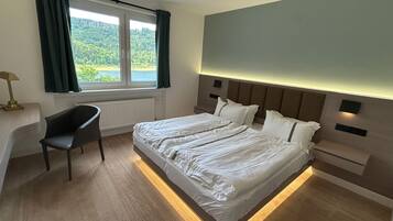 Comfort-Doppelzimmer, Seeblick | Individuell dekoriert, individuell eingerichtet