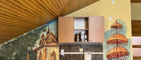 Habitación básica, cocina, vistas a la ciudad | 1 dormitorio y wifi gratis