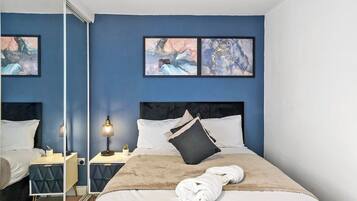 Iron/ironing board, Internet, bed sheets