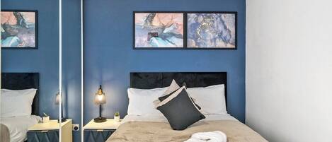 Iron/ironing board, Internet, bed sheets