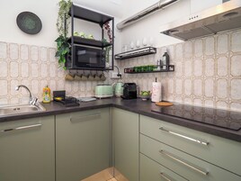 Classic Apartment, Vineyard View | Private kitchen | Fridge, oven, stovetop, cookware/dishes/utensils