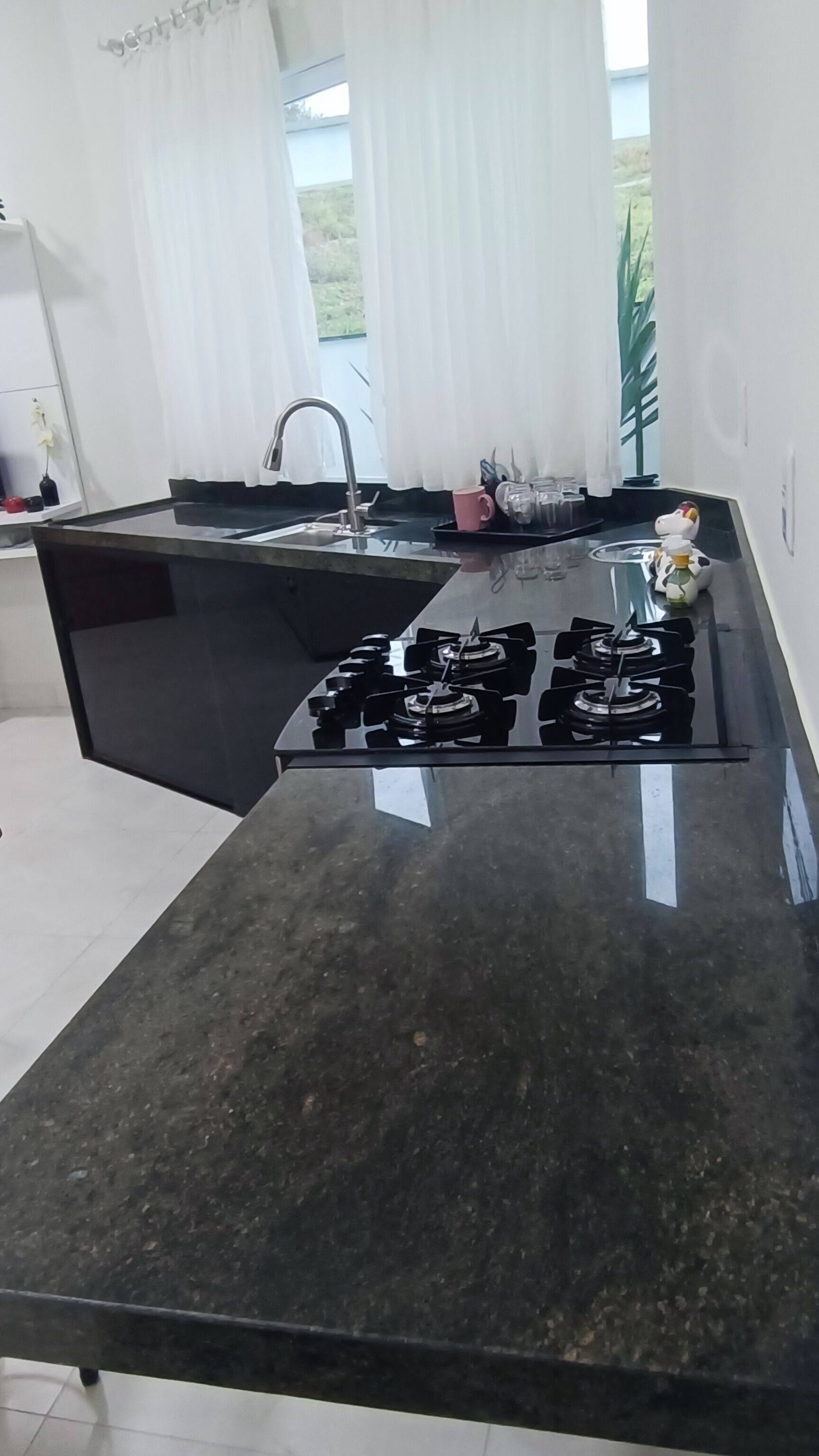 Microondas, horno, parrilla de estufa y licuadora 