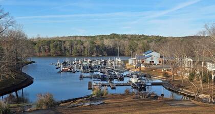 Badin Shores Resort Rental - Sleeps 6 - Fun Lake Vacation - Super Cute!!