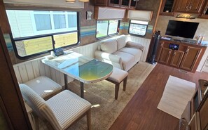 Fernseher, Stereoanlage