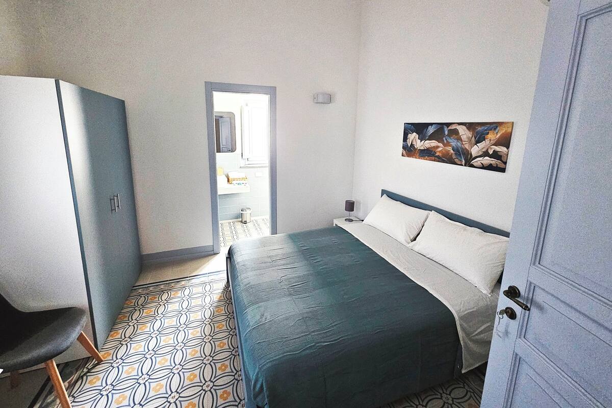 Double Room, 1 Double Bed, Non Smoking, Private Bathroom | In-room safe, blackout drapes, WiFi (free)