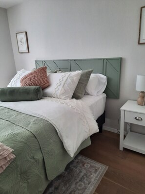 3 Schlafzimmer, Schreibtisch, Bügeleisen/Bügelbrett, WLAN