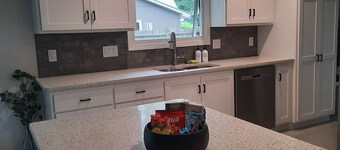 Charming 3-bedroom house in Green Bay 14 mins from Lambeau Field!
