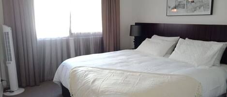 2 bedrooms, desk, iron/ironing board, WiFi