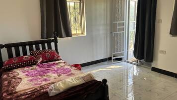 6 عدّة غرف نوم وواي فاي مجانًا وملاءات أسرّة