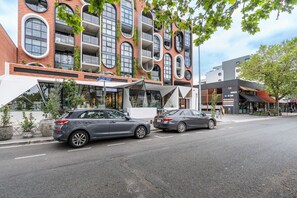 Exterior - Stylish 2BR Sanctuary in the Heart of Braddon (Canberra)