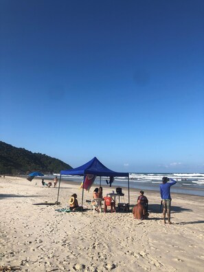 Beach nearby, beach massages, beach yoga, beach volleyball - Surf Stop Hostel (Uruçuca)