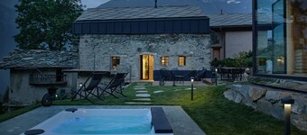 Chalet EXCLUSIVE use, ski in ski out, in the Matterhorn Ski Paradise area