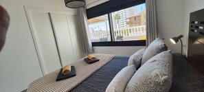 2 chambres, coffres-forts dans les chambres, fer et planche à repasser
