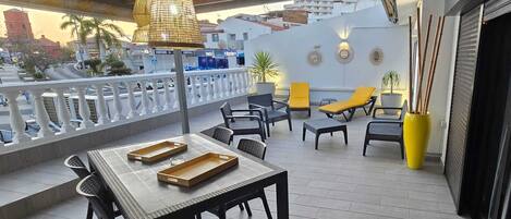 屋外ダイニングエリア