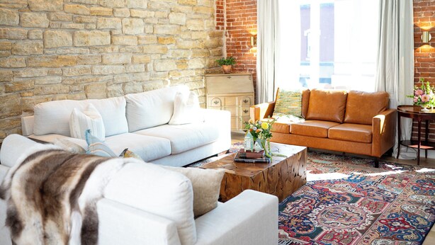 Smart TV, books - Historic Downtown St Marys Loft Experience (Saint Marys)