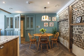 Luksusleilighet, spabadekar | Spisestue