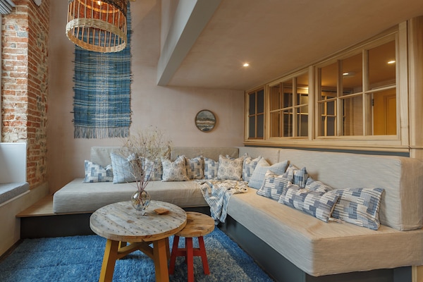 Luxury Apartment | Living area