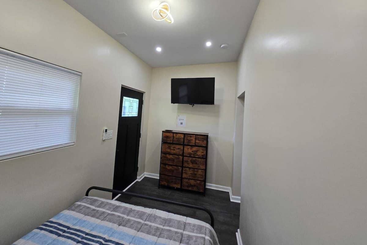 G1 Apartment | 1 bedroom, laptop workspace, blackout curtains, soundproofing