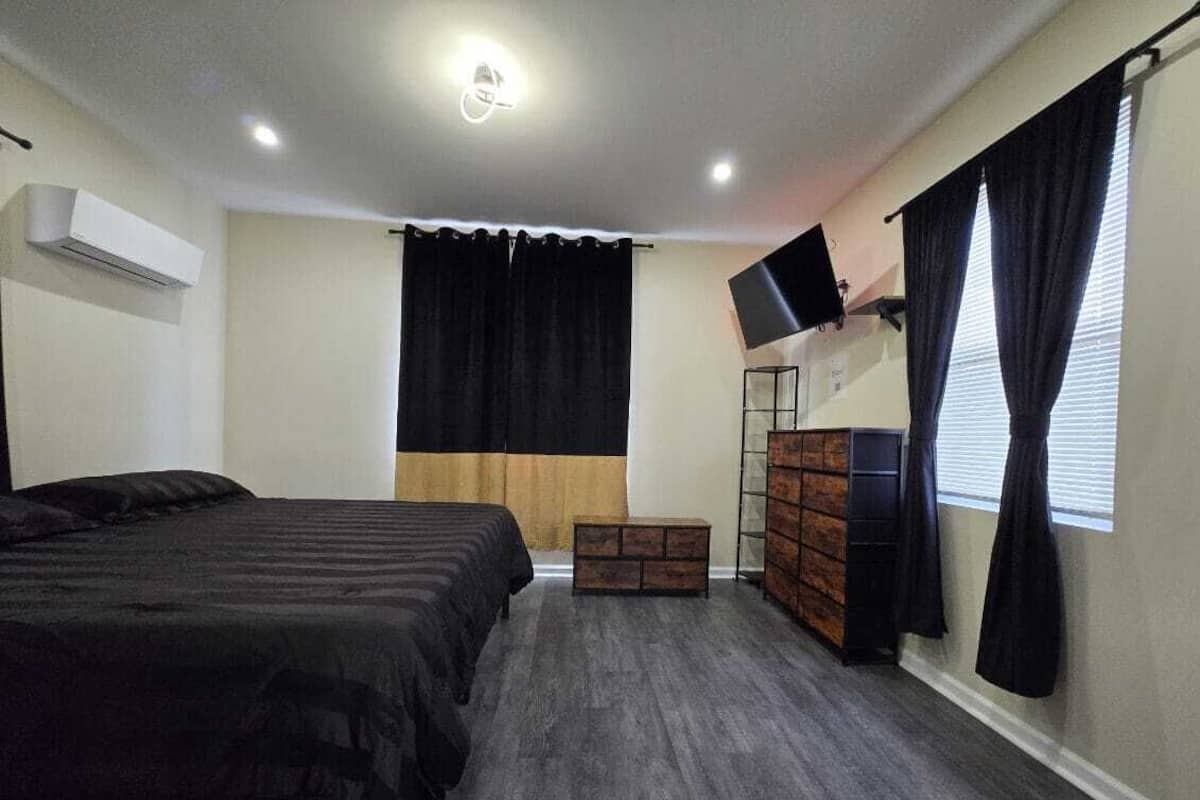G5 Apartment | 1 bedroom, laptop workspace, blackout curtains, soundproofing